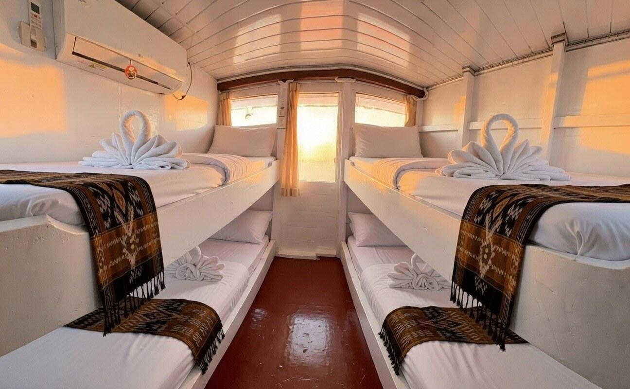 Gresik — Share Cabin (4 bunks) – King Cirox 2 Phinisi