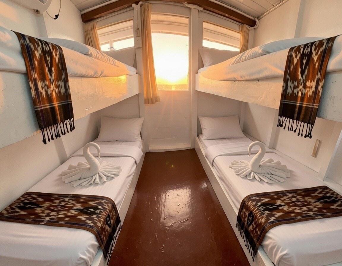 Gresik — Share Cabin (4 bunks) – King Cirox 2 Phinisi