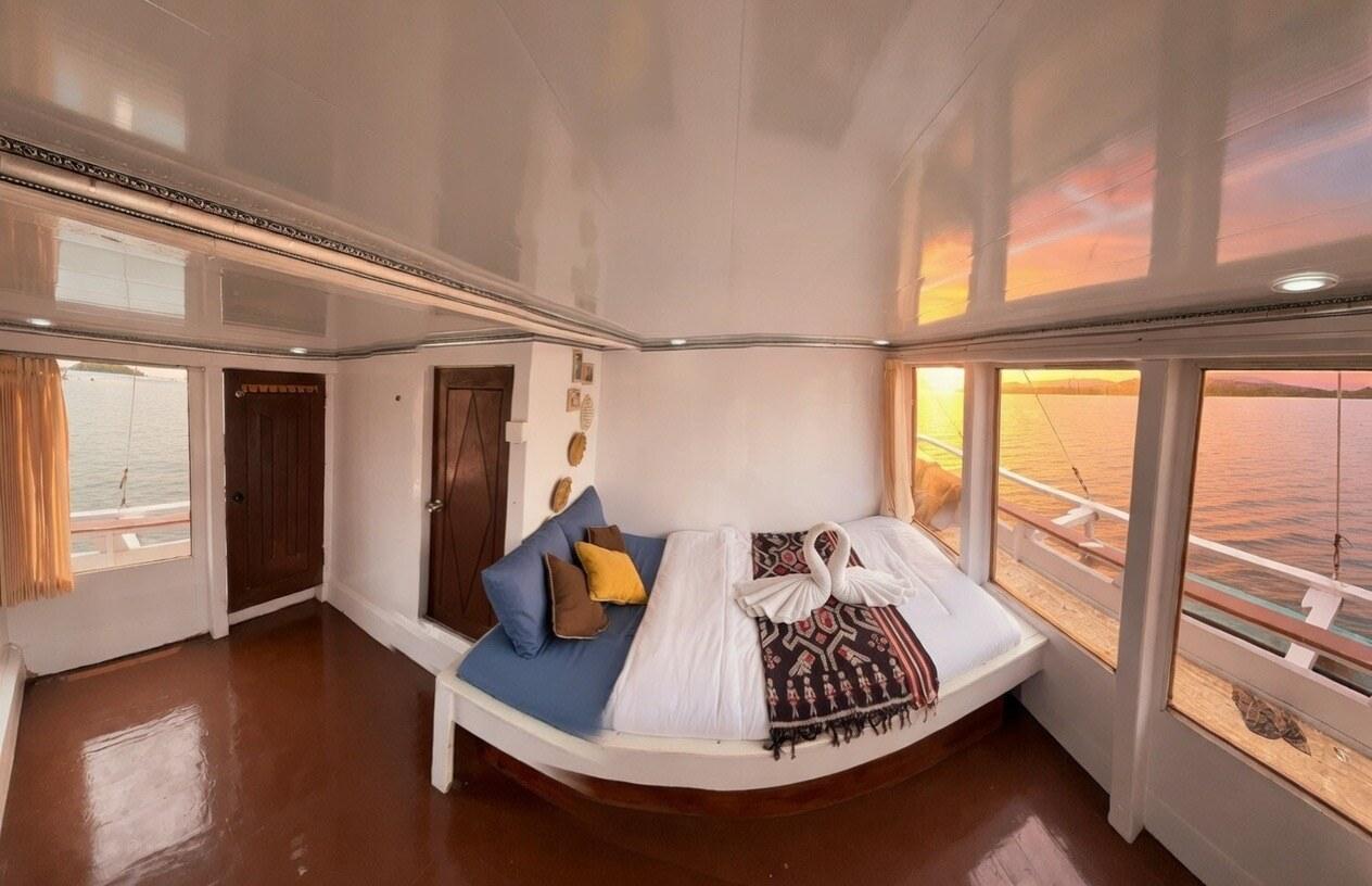 Jember — Private Cabin – King Cirox 2 Phinisi