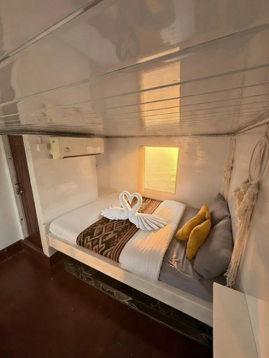 Surabaya — Private Cabin – King Cirox 2 Phinisi
