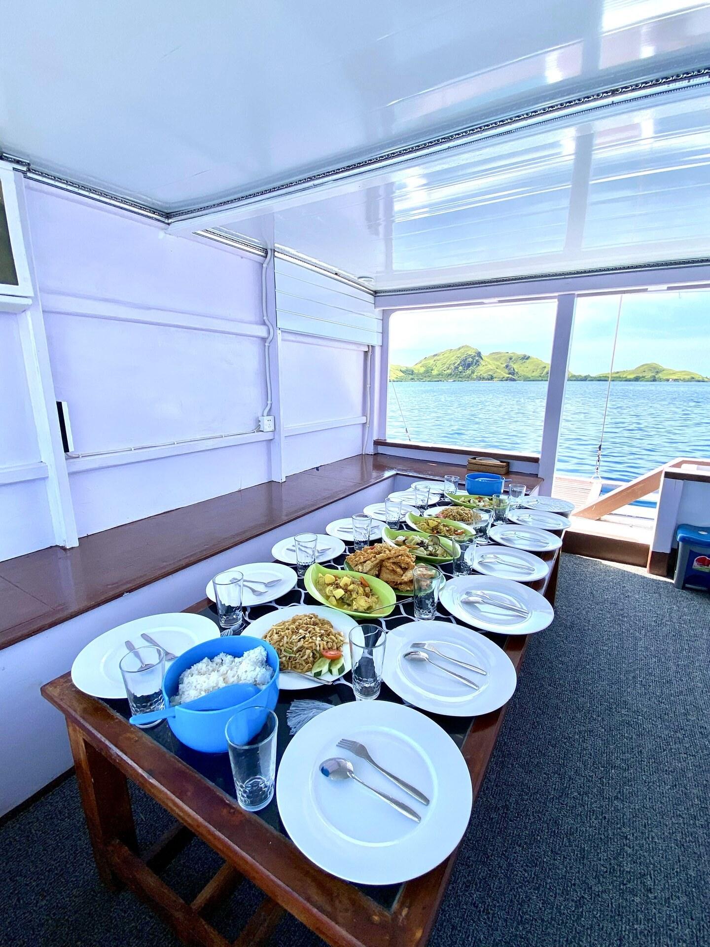 Dining room – King Cirox 2 Phinisi