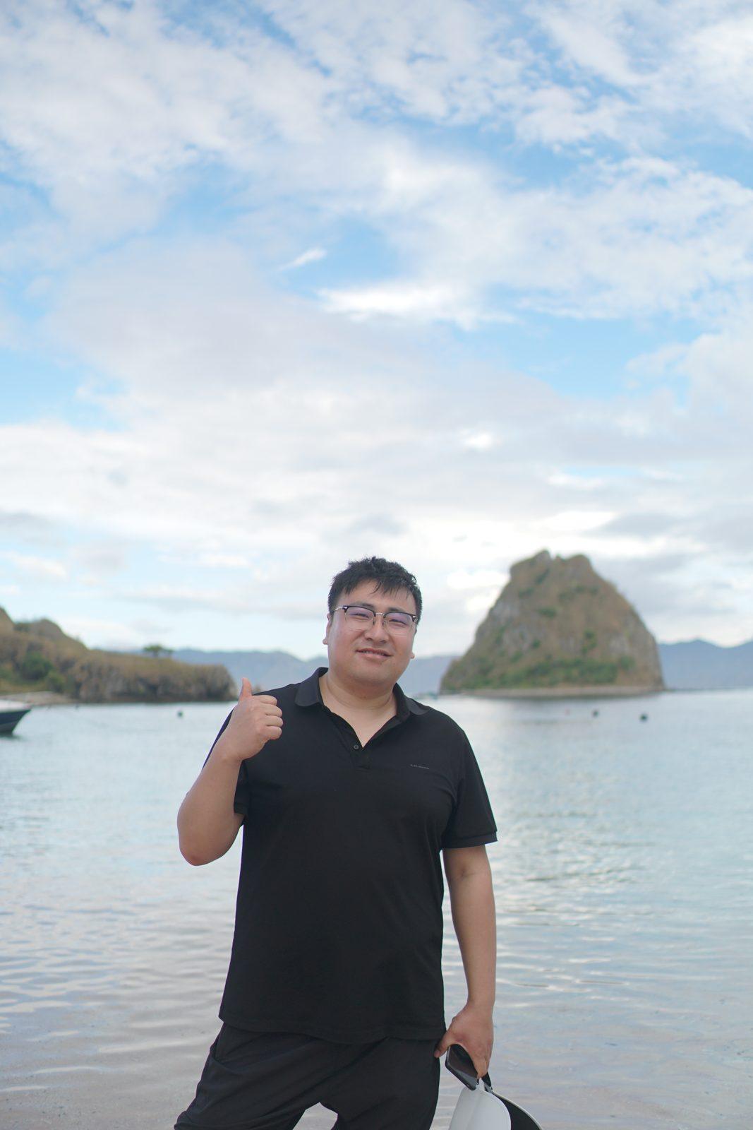 Kelor – man on shore, islet behind (Real photo from a Komodo Explorer trip)