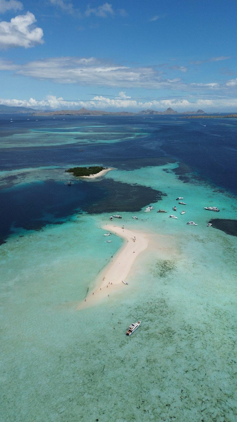 King Cirox 2 Phinisi – Taka Makassar sandbar: a crescent of sand that needs low tide, and when King Cirox 2 calls
